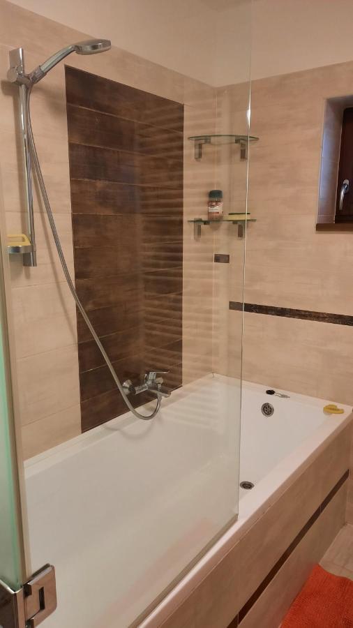 Aranypatak Apartmanhaz Szombathely Buitenkant foto